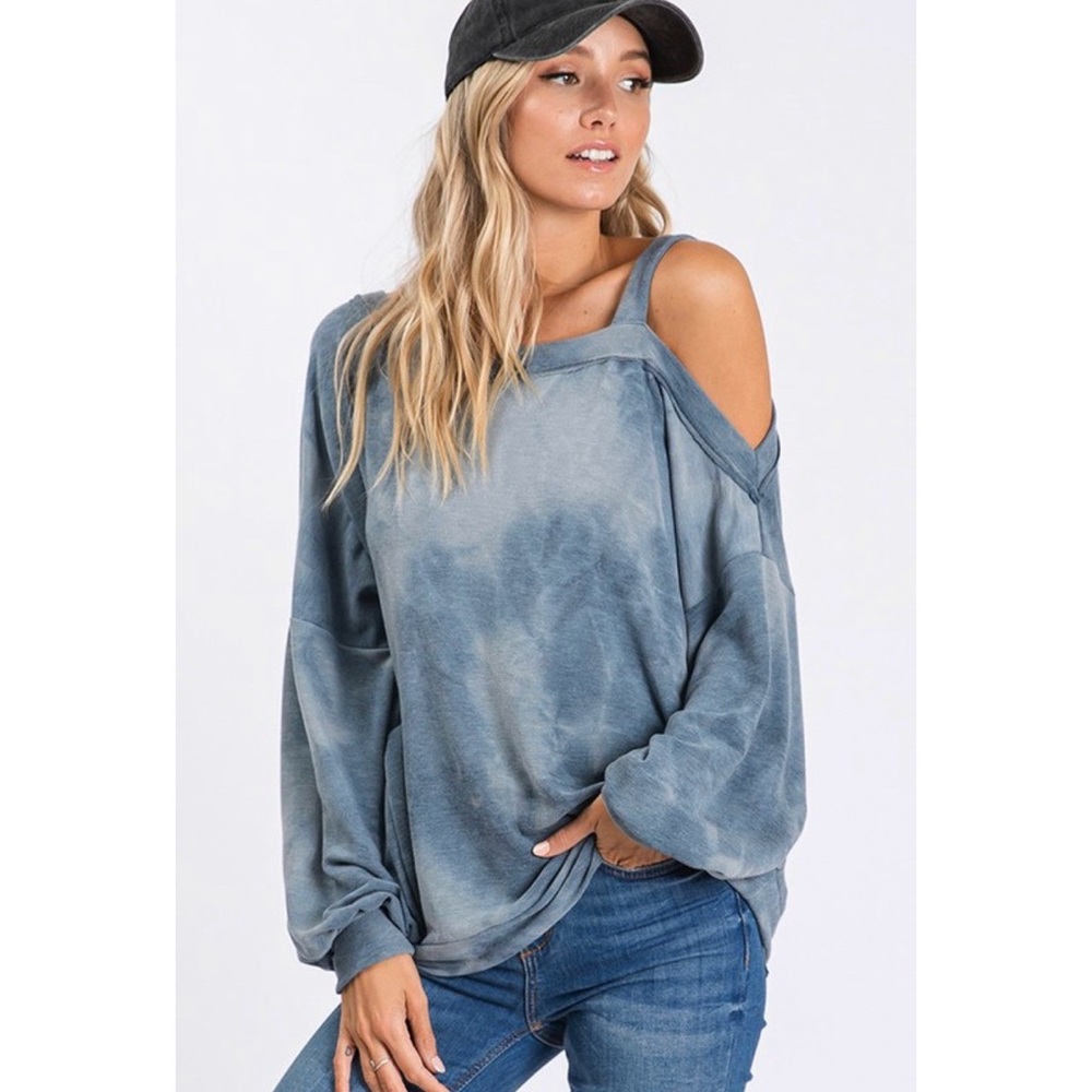 ✨RESTOCK! Cold Shoulder Top!